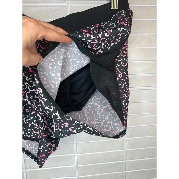 Under Armour Running Shorts - Women’s Medium - Picture 5 of 5